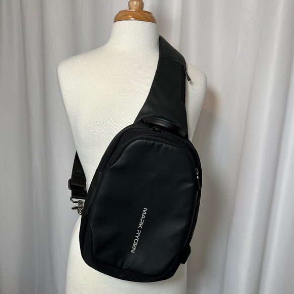 MARK RYDEN BLACK CROSSBODY BAG WITH PHONE CHARGING PORT - Picture 1 of 3
